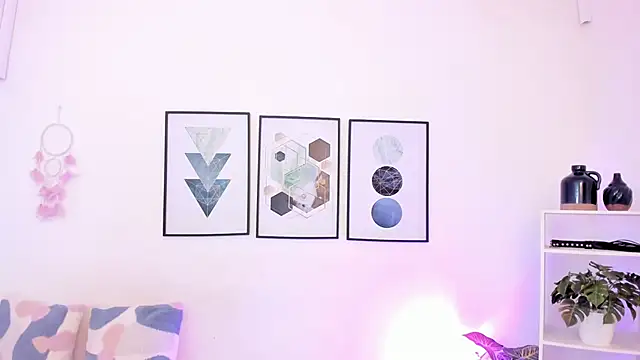 dullce77 online show from November 8, 2025, 7:28 pm