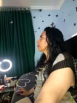 AlexaNovoa  online show from December 23, 2025, 1:05 am