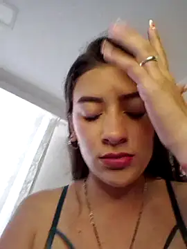 Snapshot of HOLY_DOLL chatting on September 23, 2025, 7:10 pm HOLY DOLL online show from September 23, 2025, 7:10 pm