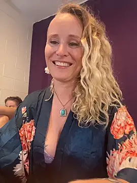 Snapshot of SusieandLacey chatting on June 14, 2026, 7:09 am SusieandLacey online show from June 14, 2026, 7:09 am