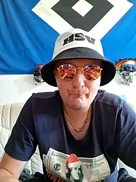 Atze202518 online show from July 8, 2026, 1:23 pm