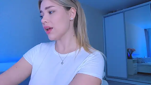 Snapshot of DIANAxxxDIAMOND chatting on October 12, 2025, 8:48 am DIANAxxxDIAMOND online show from October 12, 2025, 8:48 am