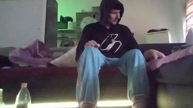 Snapshot of ThePython666 chatting on November 16, 2025, 8:52 am ThePython666 online show from November 16, 2025, 8:52 am