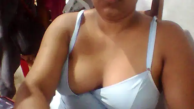 Sydneyputinha online show from April 19, 2026, 9:39 pm