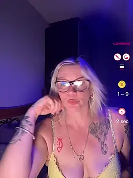 Curvy-Cleo online show from July 14, 2026, 8:59 pm