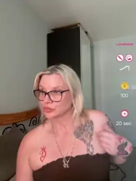 Curvy-Cleo online show from July 15, 2026, 10:55 am