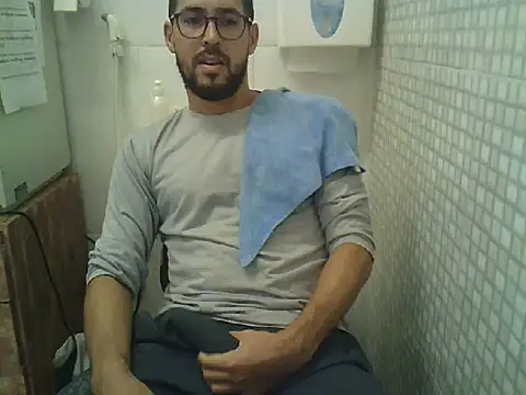 pdasgyn online show from December 5, 2025, 5:44 pm