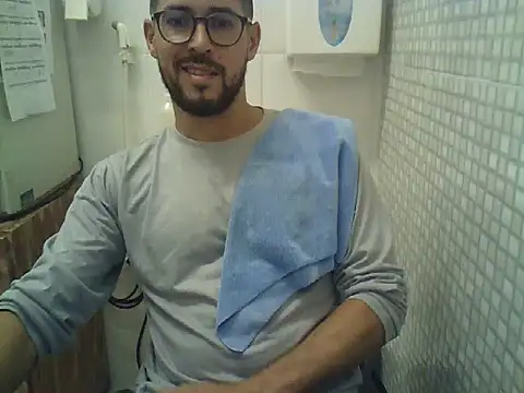 pdasgyn online show from December 16, 2025, 7:29 pm