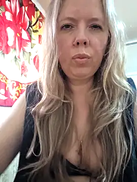 Irina3718 online show from April 10, 2026, 3:08 pm