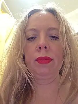 Irina3718 online show from June 15, 2026, 6:29 pm