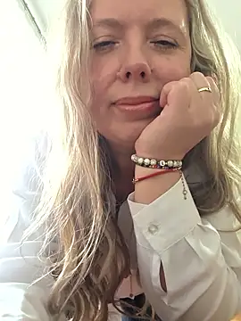 Irina3718 online show from January 11, 2026, 12:01 pm