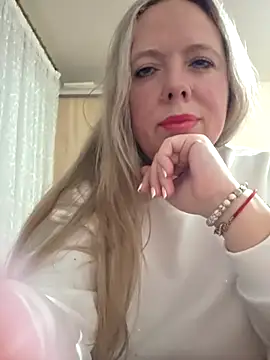 Irina3718 online show from November 28, 2025, 3:12 pm