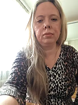 Irina3718 online show from February 12, 2026, 12:27 pm