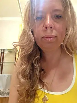 Irina3718 online show from May 19, 2026, 6:20 am