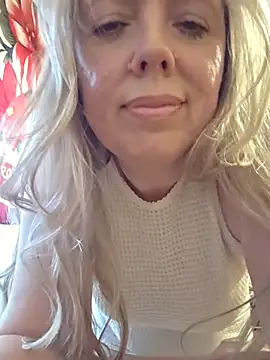 Irina3718 online show from June 18, 2026, 3:17 pm