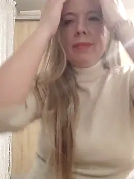 Irina3718 online show from November 3, 2025, 4:21 pm