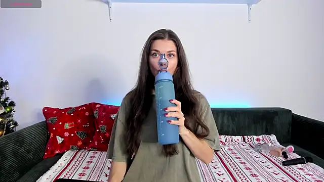 Eva McCoy online show from December 15, 2025, 9:48 am