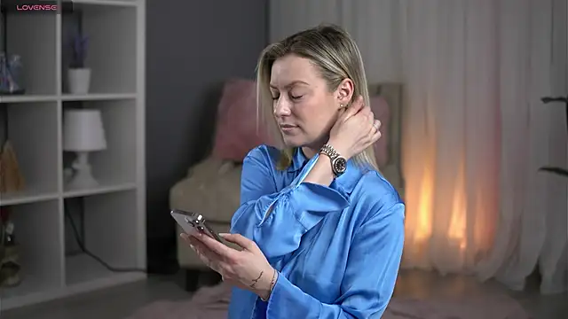 AnnastasiaMills online show from April 3, 2026, 8:04 pm