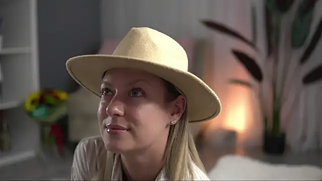 AnnastasiaMills online show from July 16, 2026, 9:23 pm