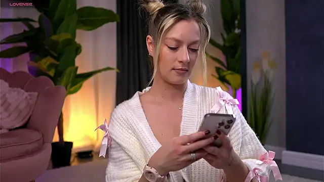 AnnastasiaMills online show from November 15, 2025, 8:46 pm