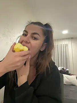 Snapshot of AngelinaMeov chatting on March 20, 2025, 5:36 pm AngelinaMeov online show from March 20, 2025, 5:36 pm