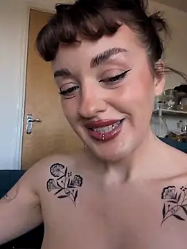 Petite Juicy Olive online show from April 24, 2026, 9:00 am