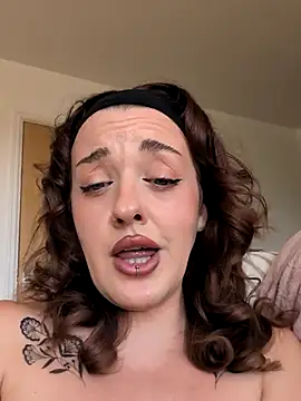 Petite Juicy Olive online show from July 13, 2026, 11:31 am