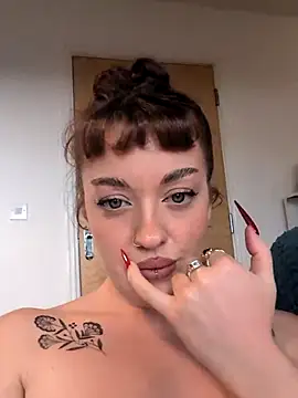 Petite Juicy Olive online show from May 14, 2026, 12:46 pm