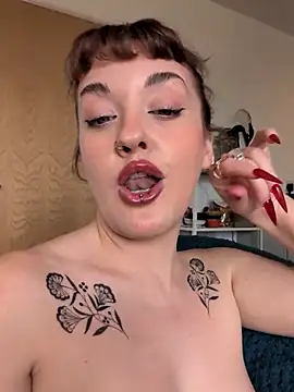 Petite Juicy Olive online show from May 15, 2026, 10:02 am
