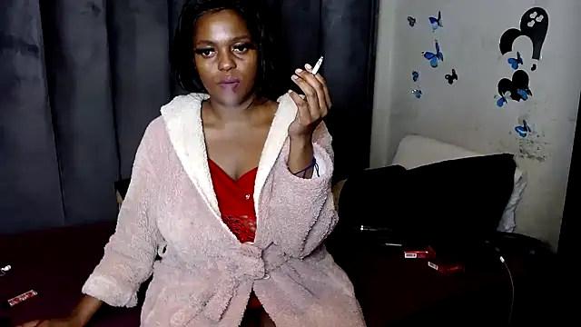 Snapshot of LustyDeziree1 chatting on October 21, 2025, 9:25 pm LustyDeziree1 online show from October 21, 2025, 9:25 pm