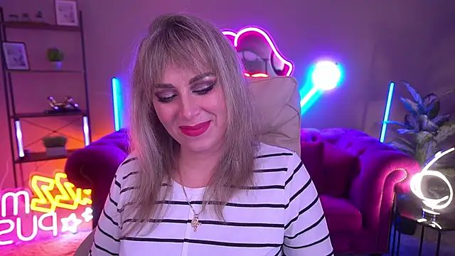 CandyLadyyy online show from November 30, 2025, 9:15 pm