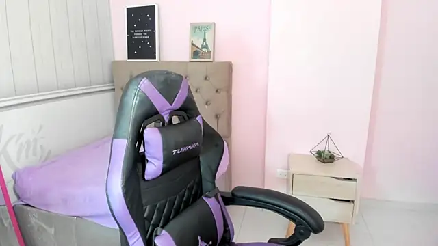 Tania Duque online show from November 29, 2025, 3:01 pm