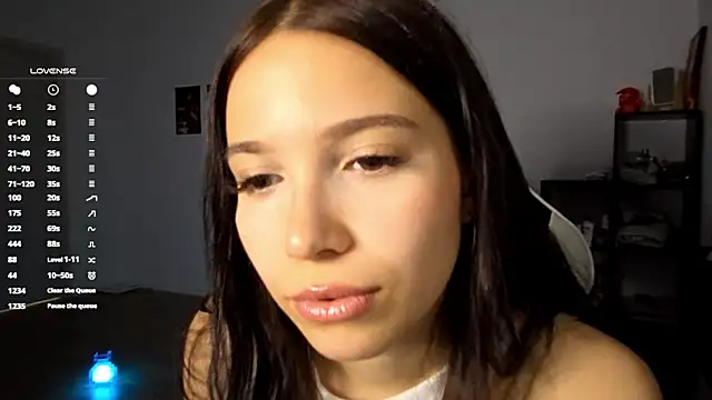 MayAgard online show from October 30, 2025, 7:11 pm