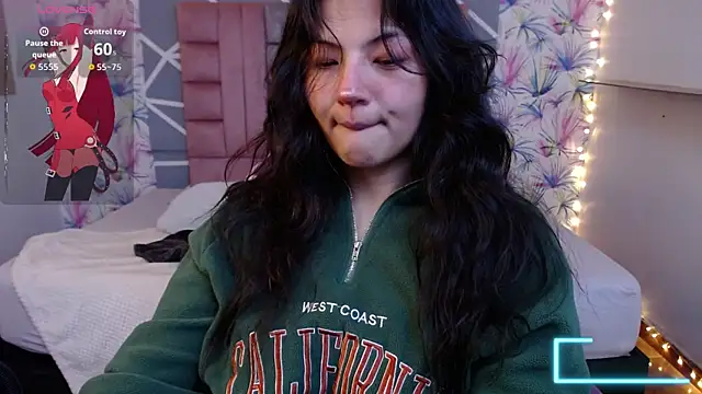 Snapshot of Asaray_T chatting on November 21, 2025, 5:34 pm Asaray T online show from November 21, 2025, 5:34 pm