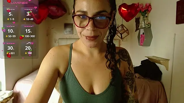 Snapshot of mia_velvet1 chatting on April 6, 2026, 3:35 pm mia velvet1 online show from April 6, 2026, 3:35 pm