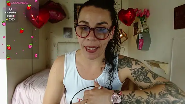 Snapshot of mia_velvet1 chatting on April 7, 2026, 3:25 pm mia velvet1 online show from April 7, 2026, 3:25 pm