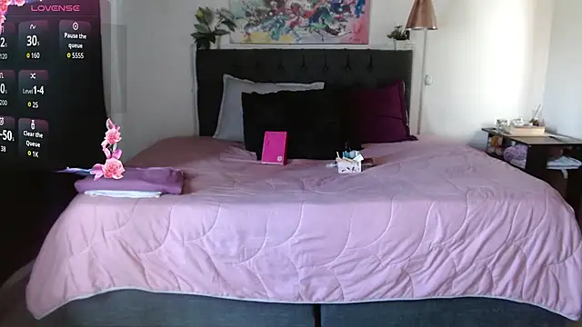 mia velvet1 online show from September 11, 2025, 3:23 pm