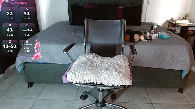 mia velvet1 online show from September 27, 2025, 2:12 pm