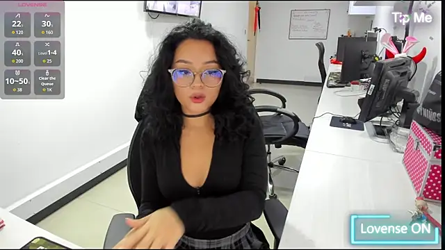 jenn cg online show from October 18, 2025, 9:17 pm