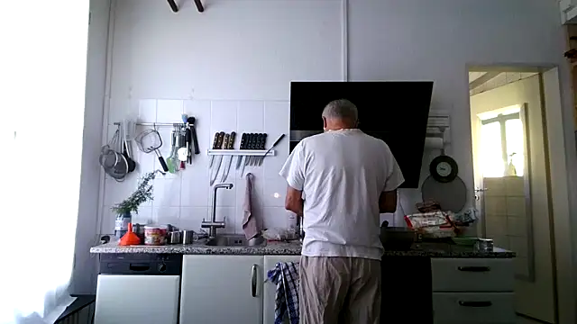 Berg Boy online show from April 25, 2026, 6:49 am