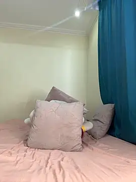 Ivelleee  online show from September 8, 2025, 10:53 pm