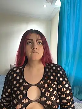 Ivelleee  online show from September 19, 2025, 9:30 pm