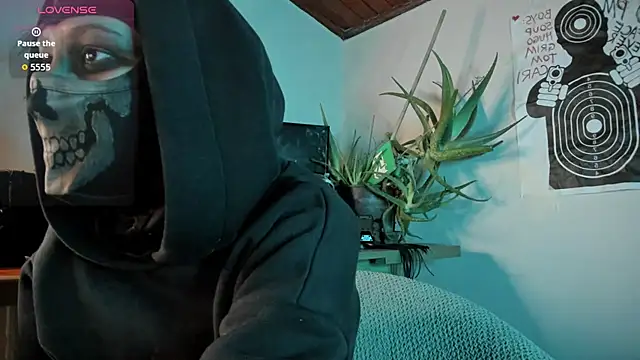 cos operator online show from October 5, 2025, 5:47 pm