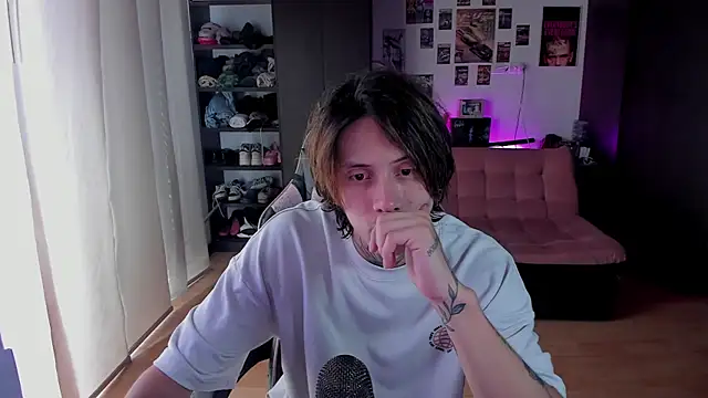 Snapshot of xIce_Boy chatting on May 13, 2026, 7:32 pm xIce Boy online show from May 13, 2026, 7:32 pm