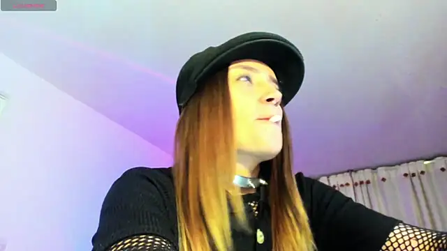 Snapshot of Hat_girl chatting on September 11, 2025, 4:56 am Hat girl online show from September 11, 2025, 4:56 am
