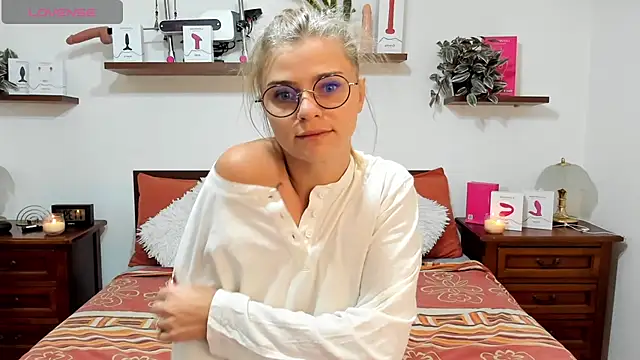 HaleyReedme online show from October 5, 2025, 9:44 am