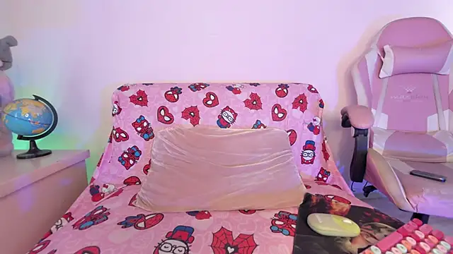 kitty-kryss online show from June 6, 2026, 6:46 pm