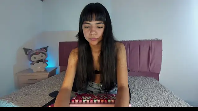 kitty-kryss online show from September 23, 2025, 2:02 pm