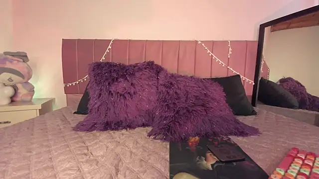 kitty-kryss online show from January 13, 2026, 5:39 pm