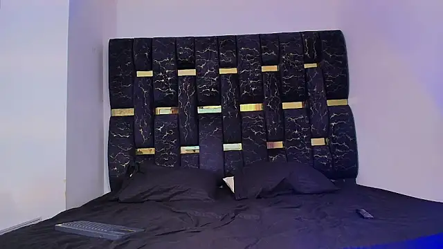 chris blake   online show from November 19, 2025, 6:08 pm